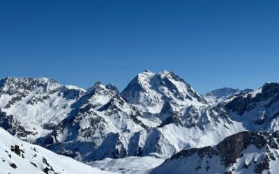 La montagne aux oreilles de chat Contemplation de la Grande Casse depuis le col de la Loze