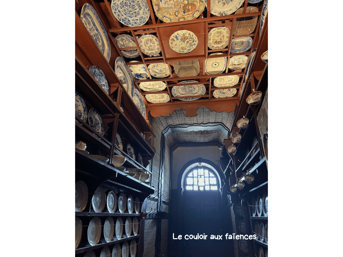 Le couloir des faïences à Hauteville House